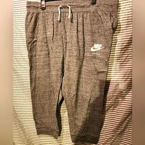 Ladies Nike Capri-1x-Gray